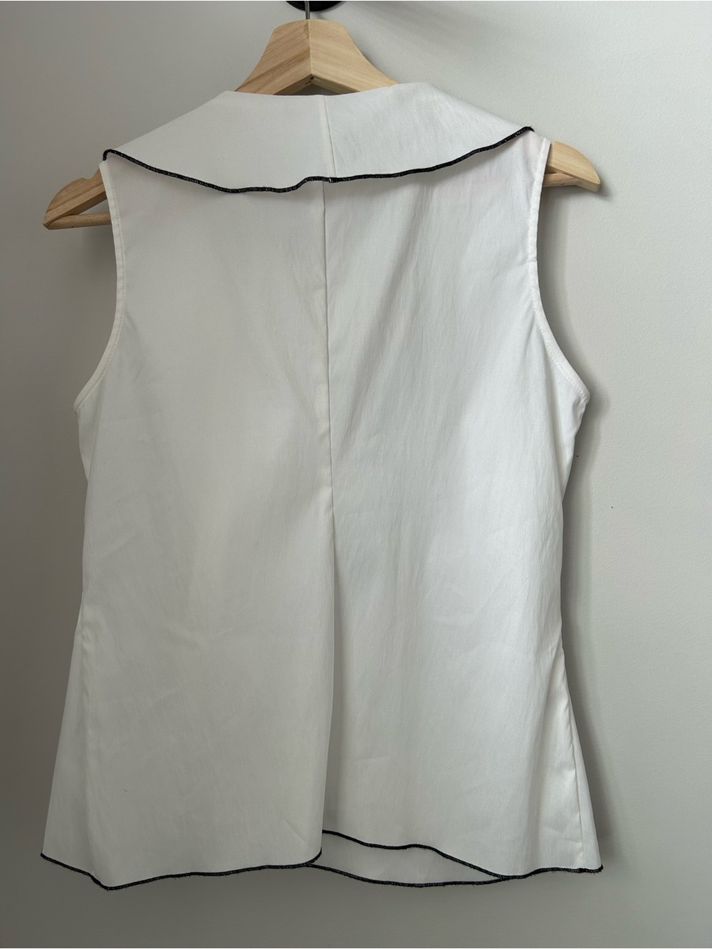 Samuel Dong Sleeveless Ruffle Blouse - Picture 2 of 7